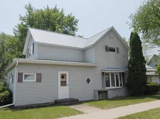 55 Barry St, Montello, WI 53949