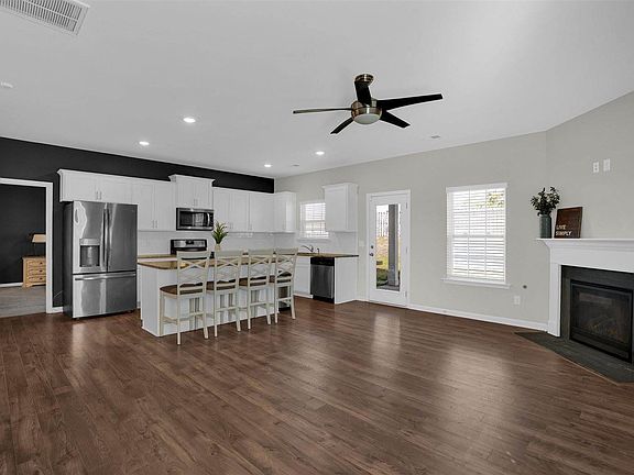 4th image of 707 Channing Creek Ln
