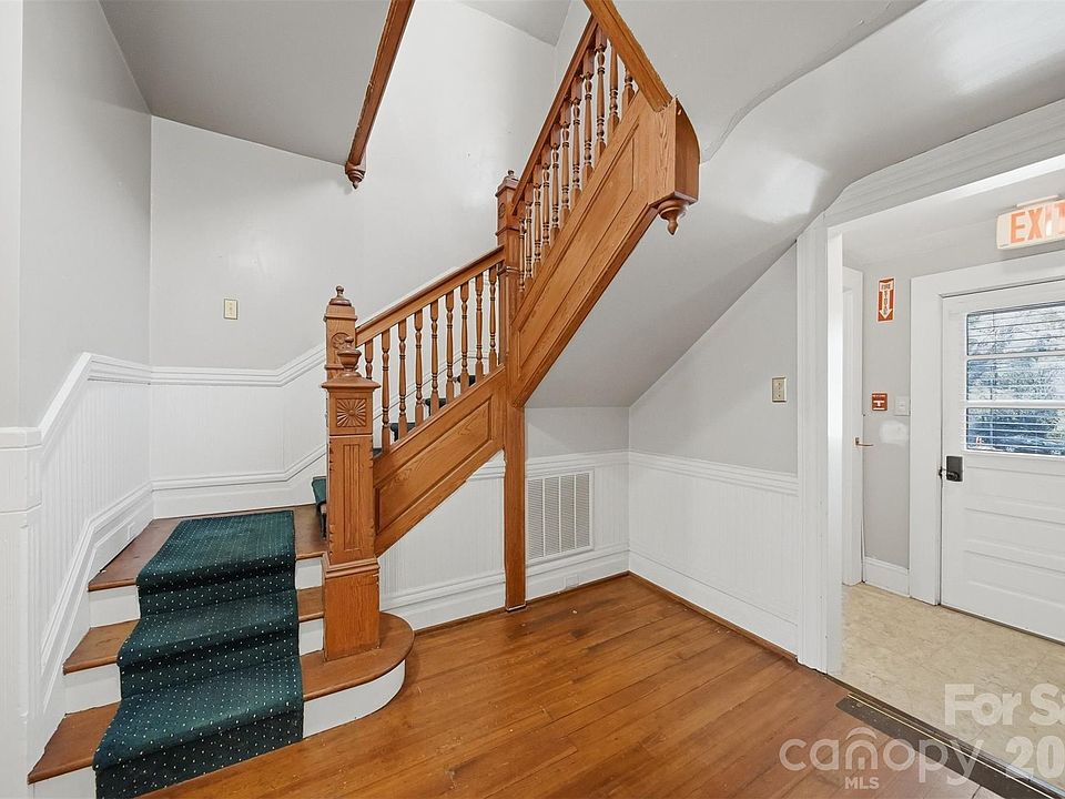 17th image of 121 5th Ave NE