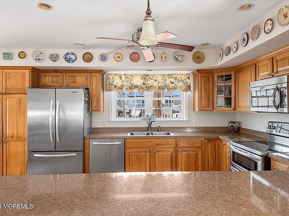 3rd image of 425 8th Avenue