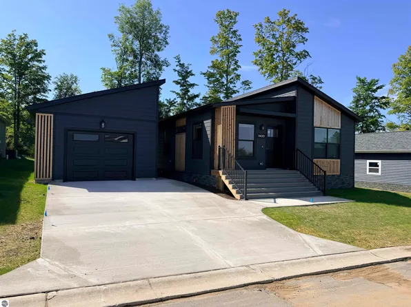 1420 New Horizons Trl, Traverse City, MI 49686