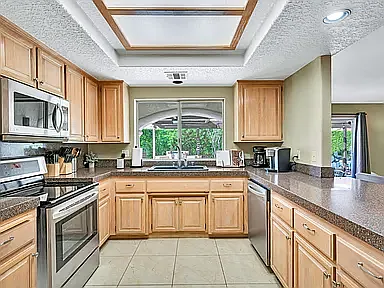 3 bed, 2237 sqft, $8,500 — Photo 3