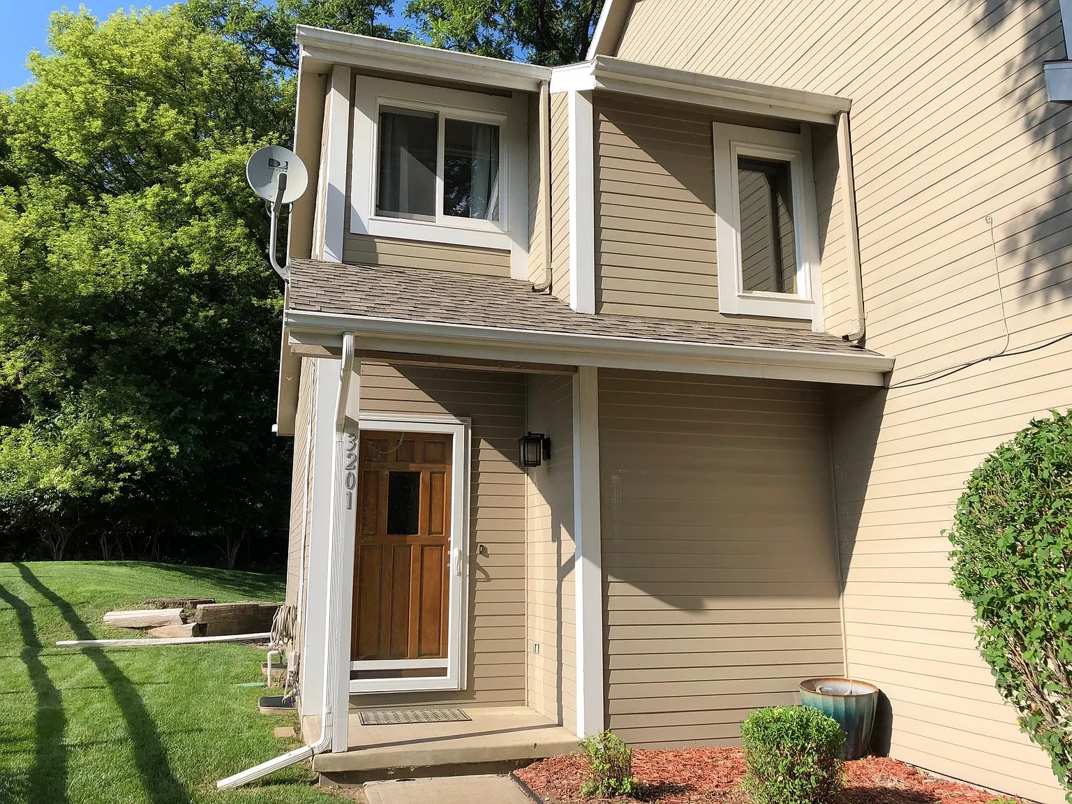 2 bed, 1.5 bath, 1200 sqft, $1,400 — Photo 2