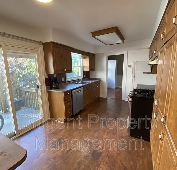 1103 Huntington Cir #PROPERTY — Photo 7