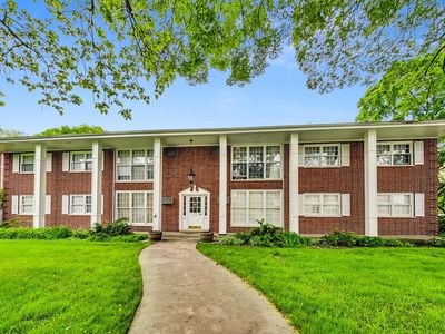 1777 Dewes St APT C, Glenview, IL, 60025