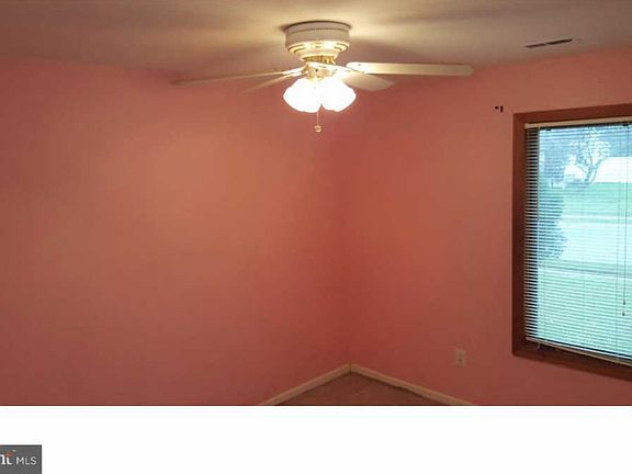 4th image of 9 Indian Hill Ln
