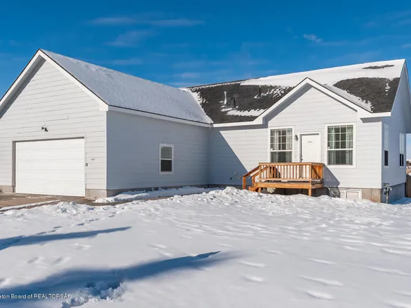 14 Glencoe St, Diamondville, WY 83116