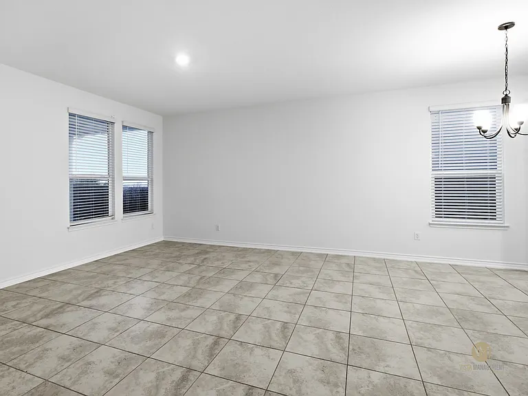 11414 Amberina — Photo 18