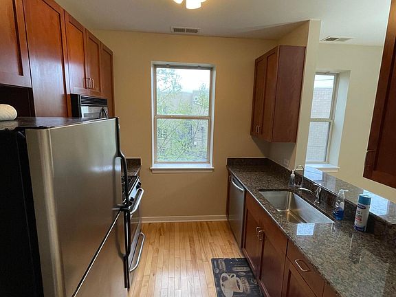 5th image of 1110 W Washburne Ave Unit 301