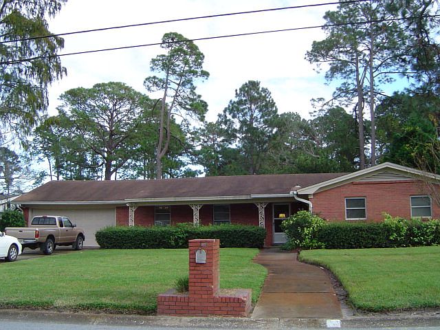 1st image of 164 Fairway Oaks Dr