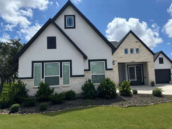 209 Englewood Ln, Castroville, TX 78009