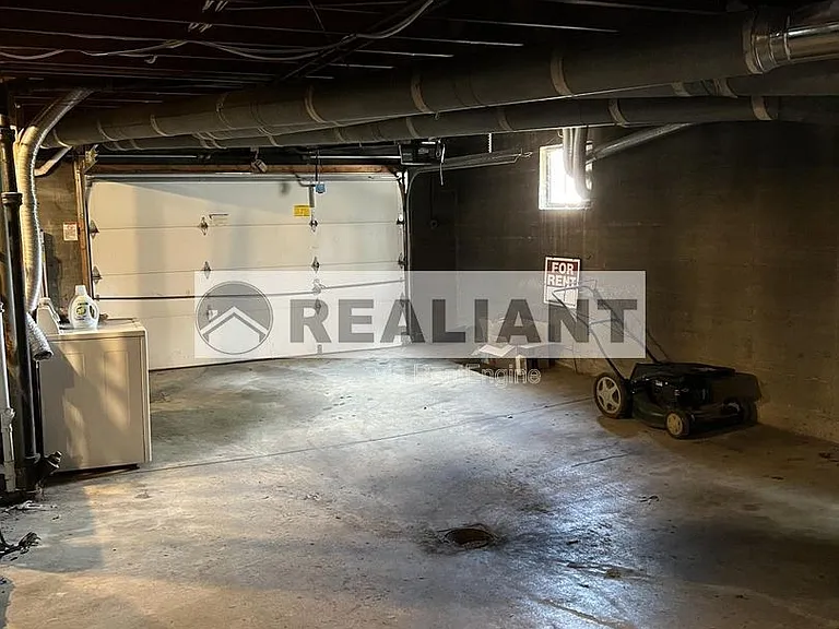 2214 Memorial Pkwy — Photo 11