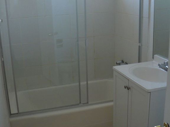 4th image of 652 W Vesta St APT D