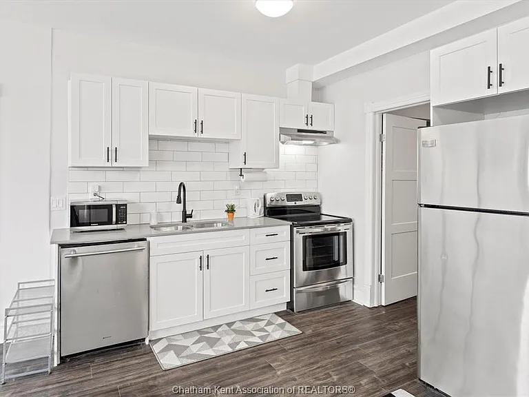 135 William St N #1 — Photo 5
