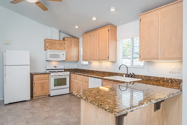 4 bedroom two story home in Cayucos — Photo 4