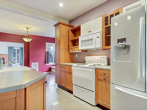 3rd image of 8914 Dolly Madison St SW