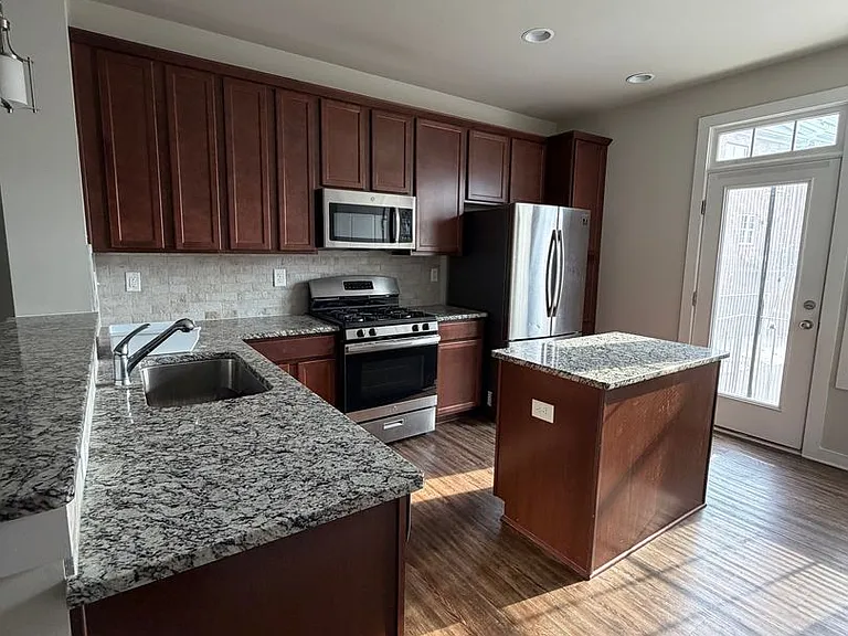 2217 Silver Crescent Dr — Photo 4