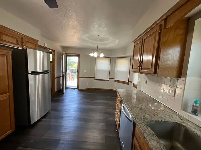 18500 E Arrowhead Ln — Photo 6