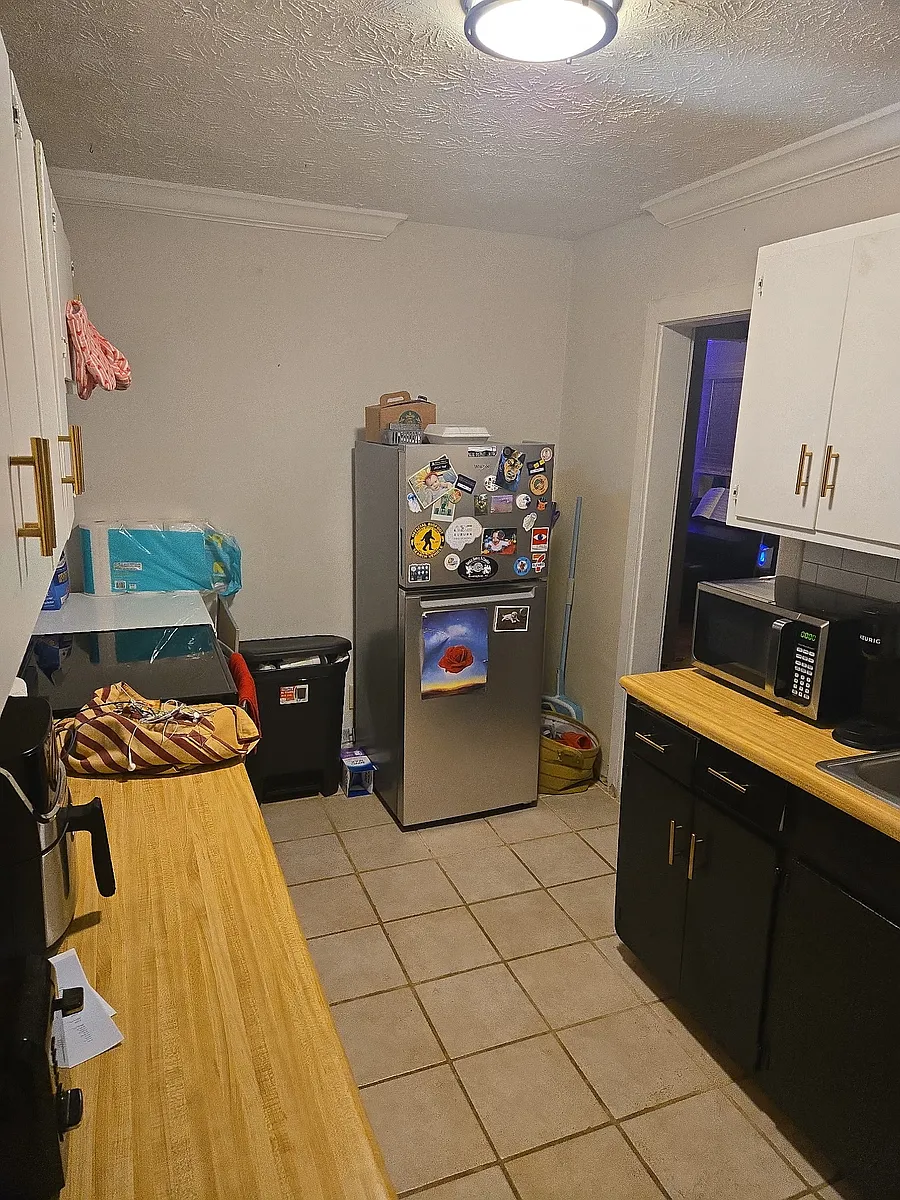 Kitchen - 717 E Samford Ave