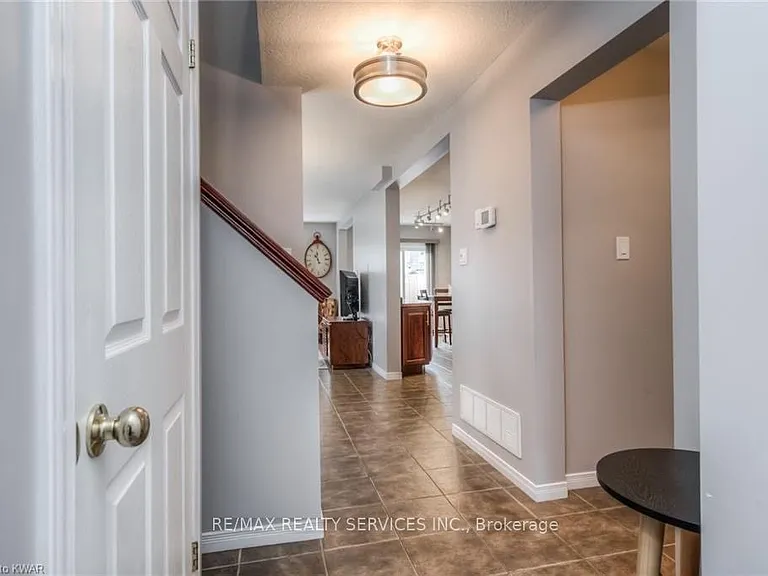 317 Briarmeadow Dr — Photo 5