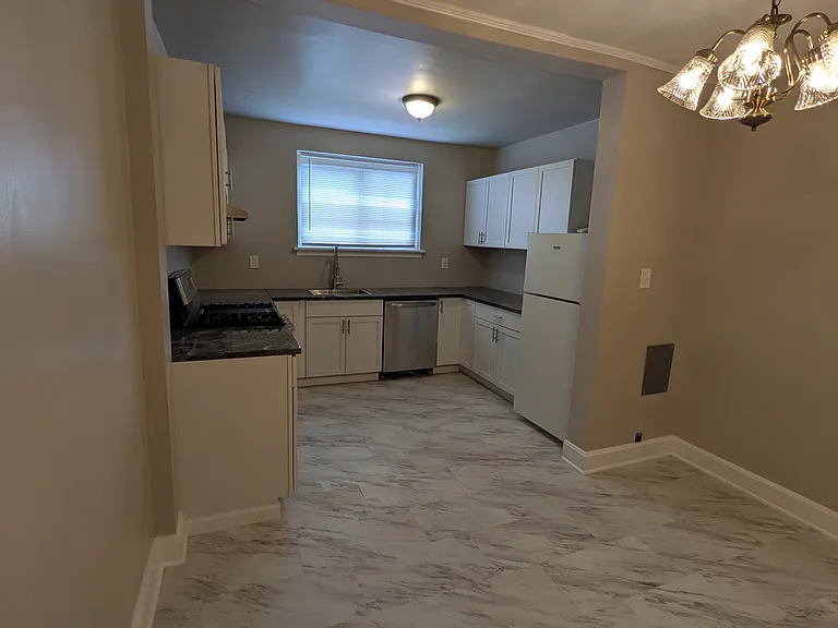 25 N 18th St #C-2 — Photo 3