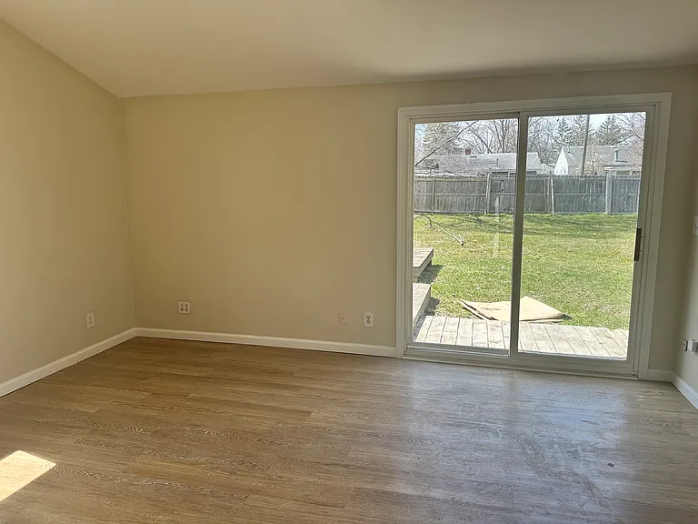 2215 Durand St — Photo 7