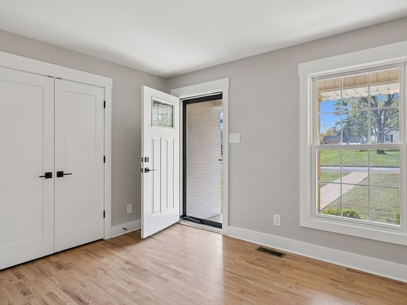 3rd image of 604 Pleasantwood Dr