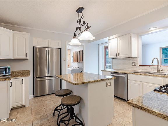 4th image of 9124 Candlewood Dr