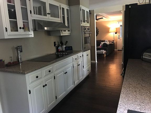 Kitchen quartz countertops