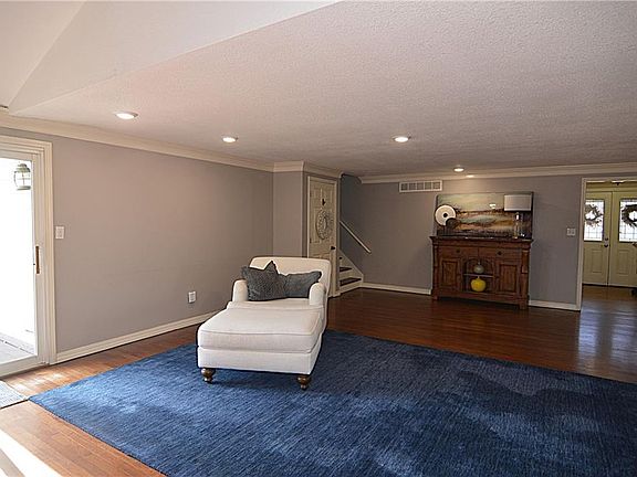 5th image of 9004 W 104th St