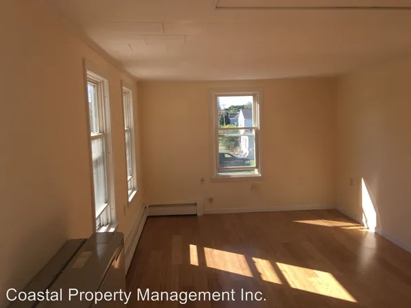 10 Leland St, Rockland, ME 04841