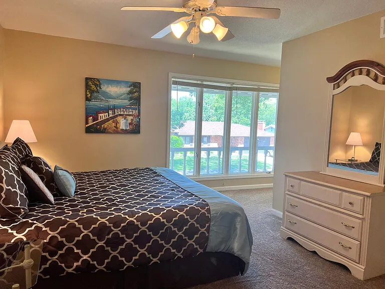 523 Garden Ct — Photo 8