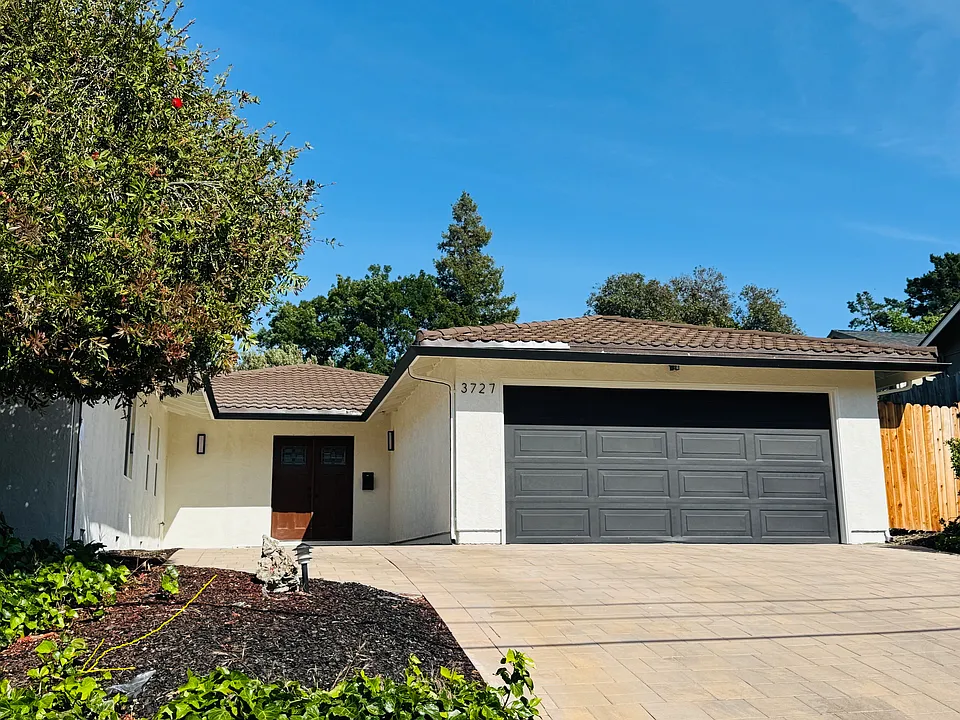 3727 Northridge Dr
