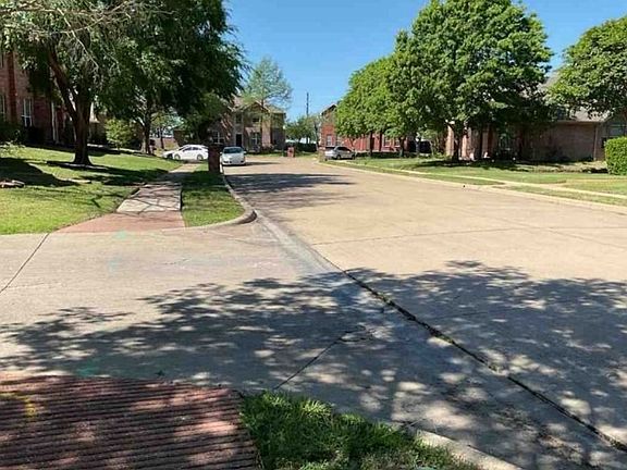 Exterior Neighborhood (street photo)