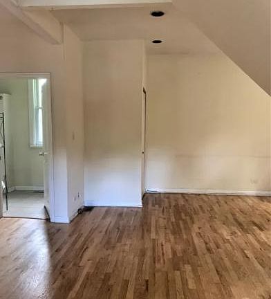 2nd image of 3250 N Lakewood Ave #C1