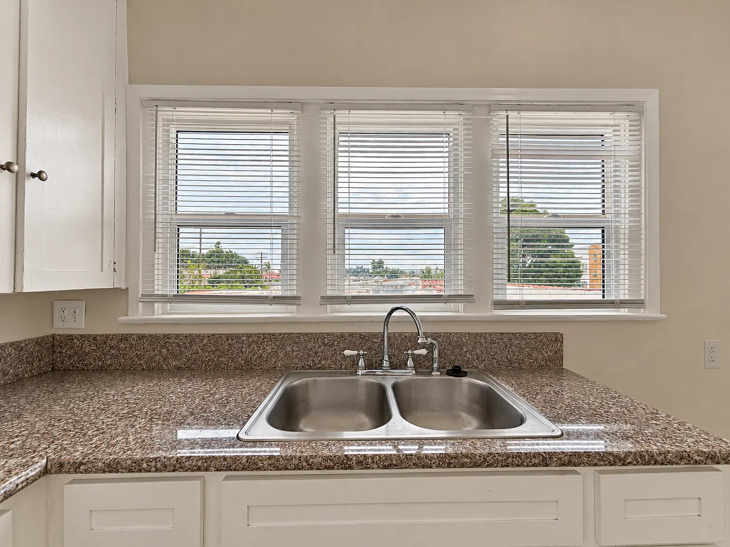 1 bed, 806 sqft, $2,200 — Photo 3