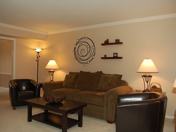 4th image of 1555 Westglen Dr