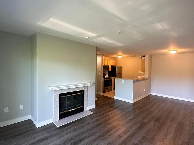 Interlake Apartments — Photo 16