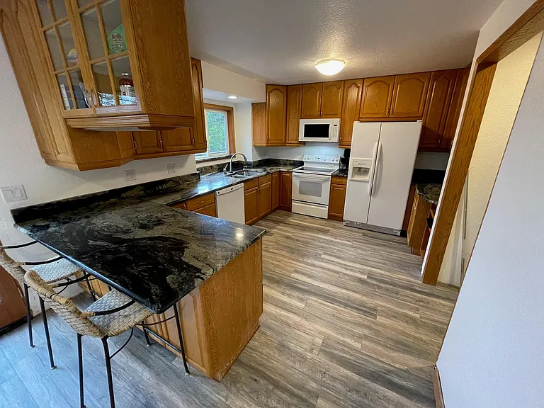 687 Crescent Lake Rd — Photo 6