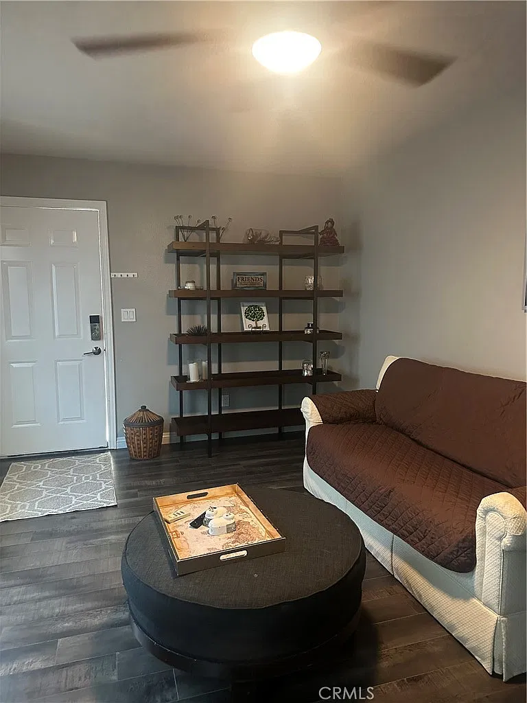1 bed, 701 sqft, $2,200 — Photo 2