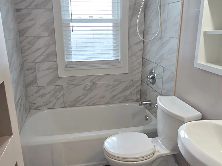 4836 Pratt St — Photo 11