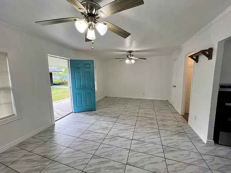 5504 Jensen Dr #5 — Photo 8