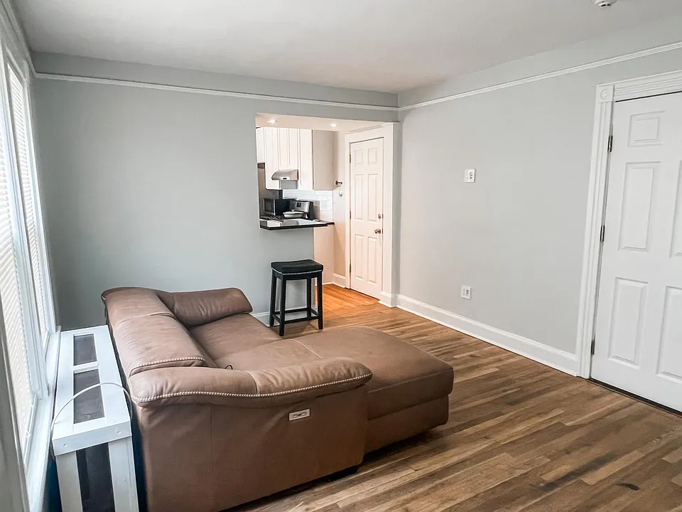 Livingroom wired for a wall-mounted TV\