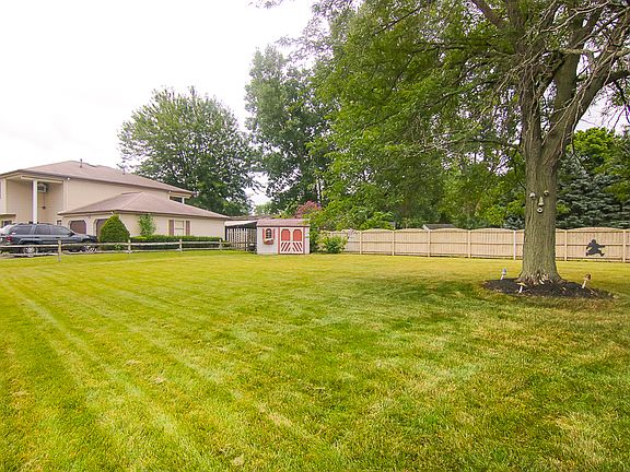 4th image of 104 Villanova Cir
