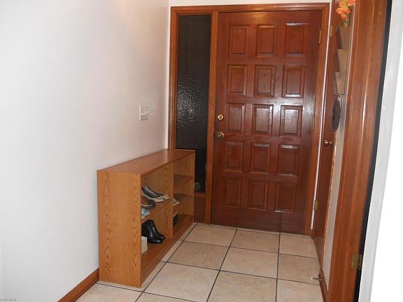 FOYER W/ SECURED DOORS