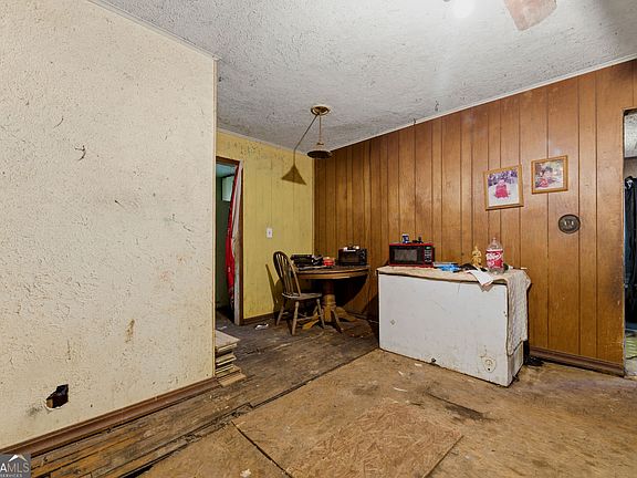 4th image of 4661 Puckett St