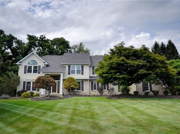 4 Chablis Dr, Fairport, NY 14450