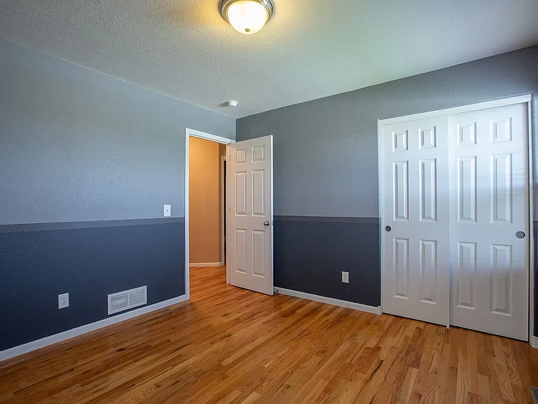1076 Fairfield Ave — Photo 24