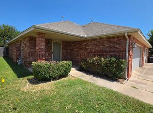 913 SW 37th St #915, Moore, OK 73160