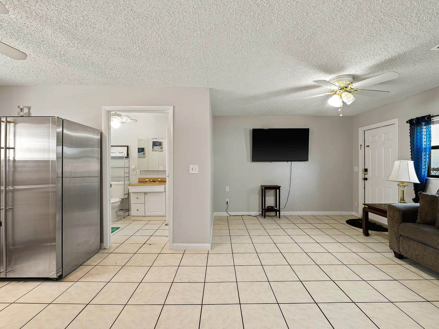 2 bed, 900 sqft, $2,000 — Photo 3
